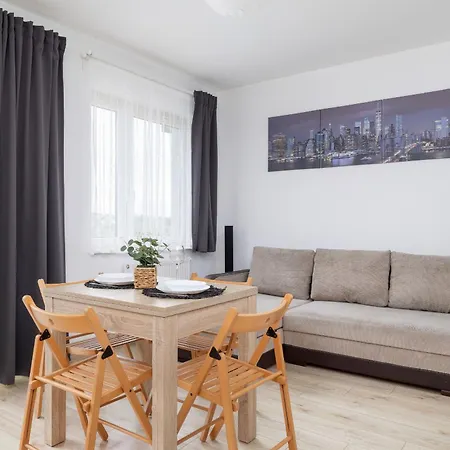 Apartment Klimatyzowany Apartament Dla 4 Osob Z Parkingiem W Wieliczce By Renters *