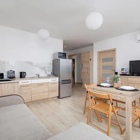 Klimatyzowany Apartament Dla 4 Osob Z Parkingiem W Wieliczce By Renters * Groß Salze