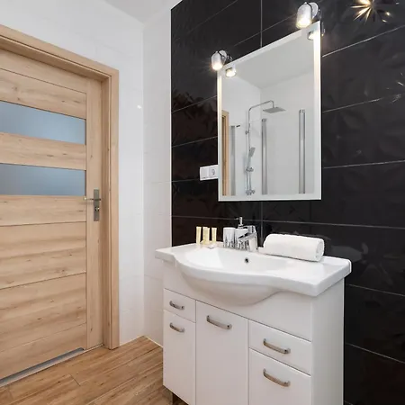 Klimatyzowany Apartament Dla 4 Osob Z Parkingiem W Wieliczce By Renters *